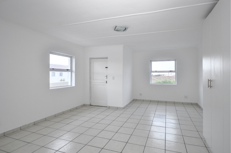 8 Bedroom Property for Sale in Parklands Western Cape